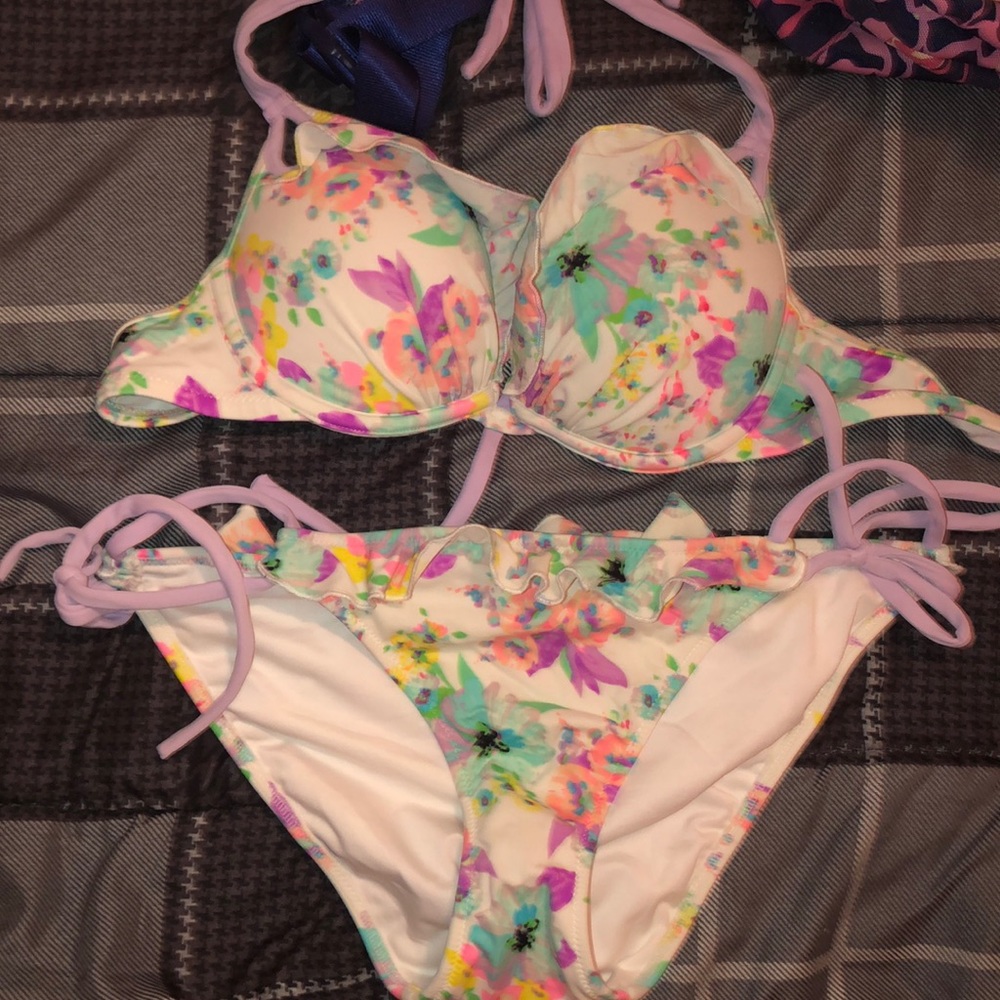 Victoria’s Secret bikini